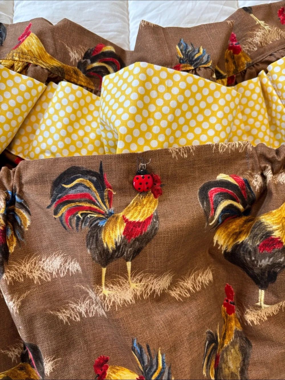 Apron egg collector Brown Rooster Print with Yellow Accent
